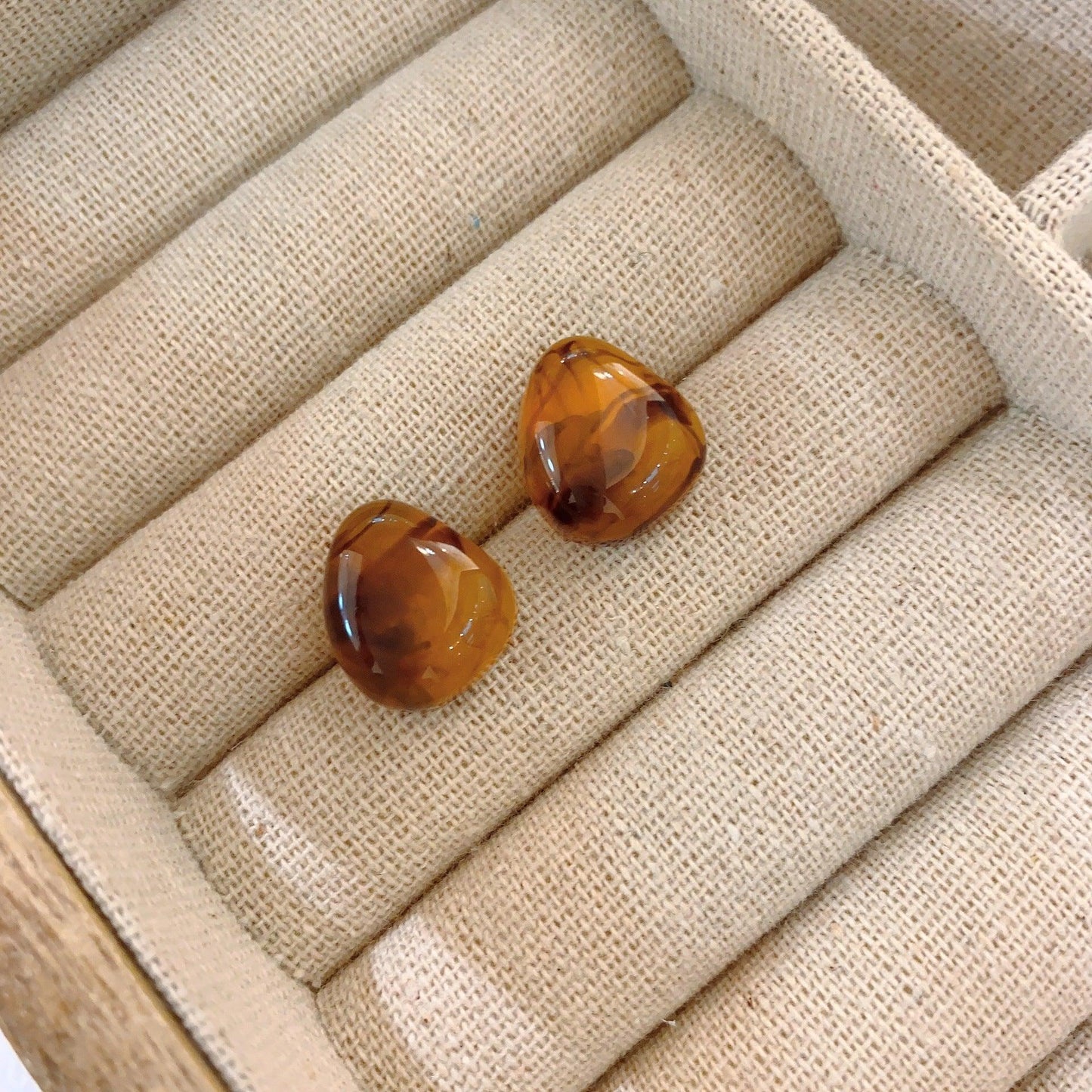 Amber special-shaped stud earrings