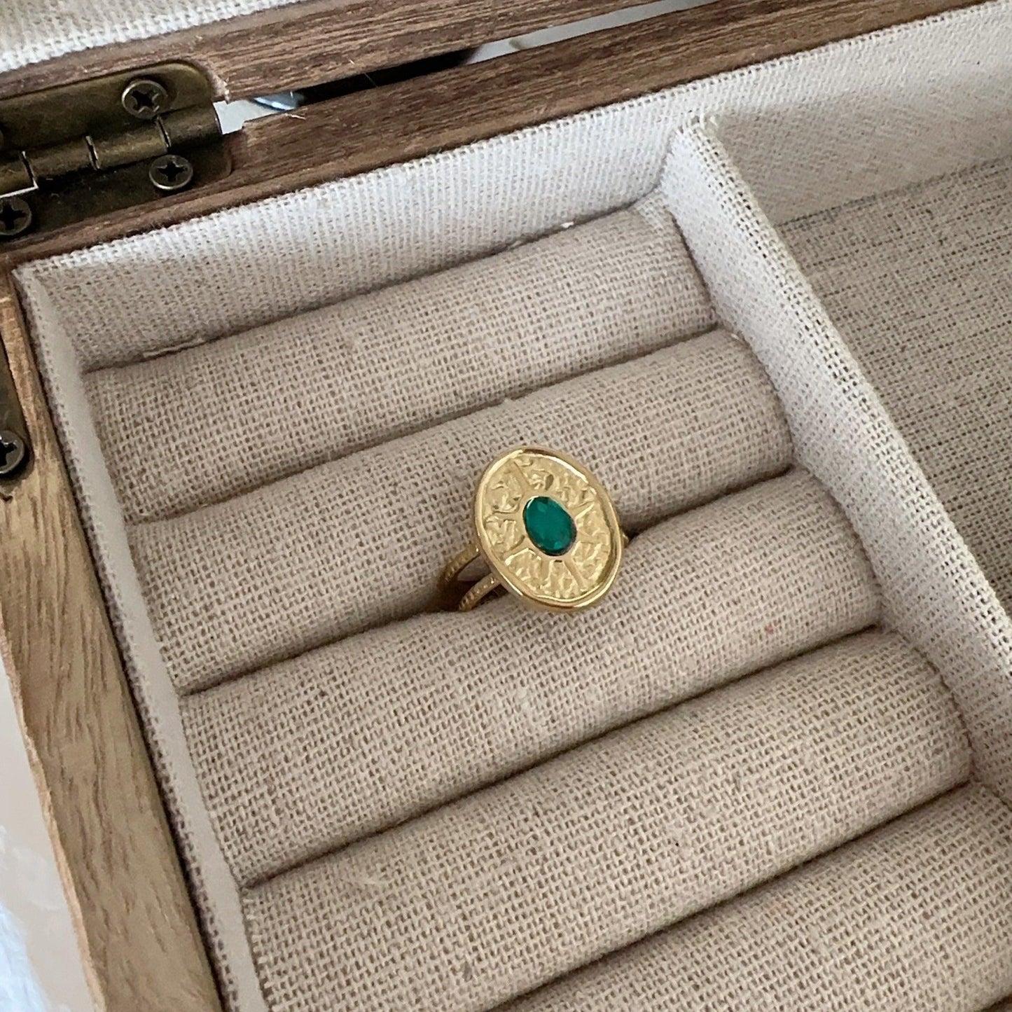 Hand brushed woven gold emerald split ring