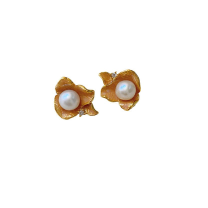 Retro freshwater pearl flower stud earrings