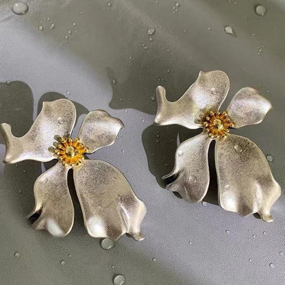 Silver flower stud earrings