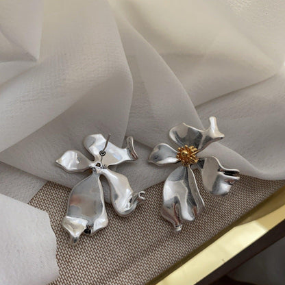 Silver flower stud earrings