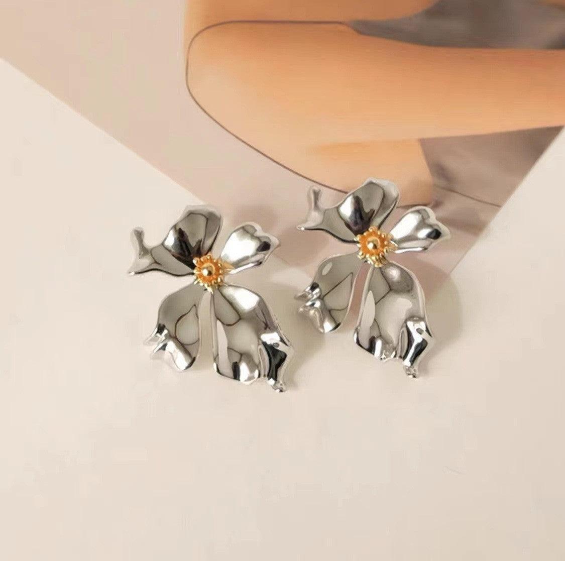 Silver flower stud earrings