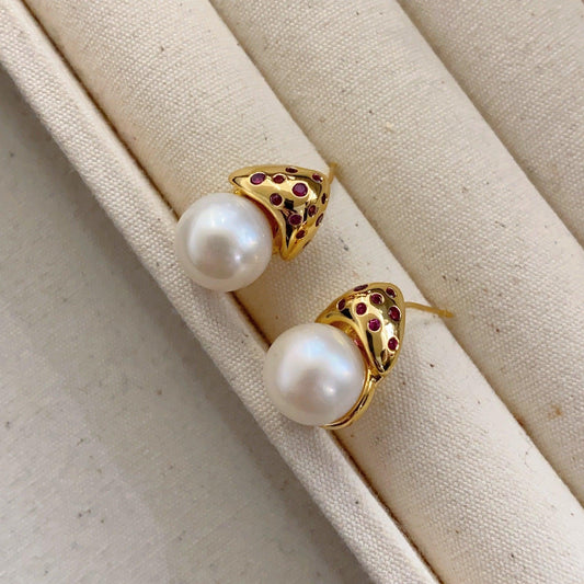 Freshwater pearl stud earrings