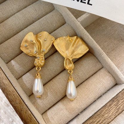 Medieval water drop pearl earrings