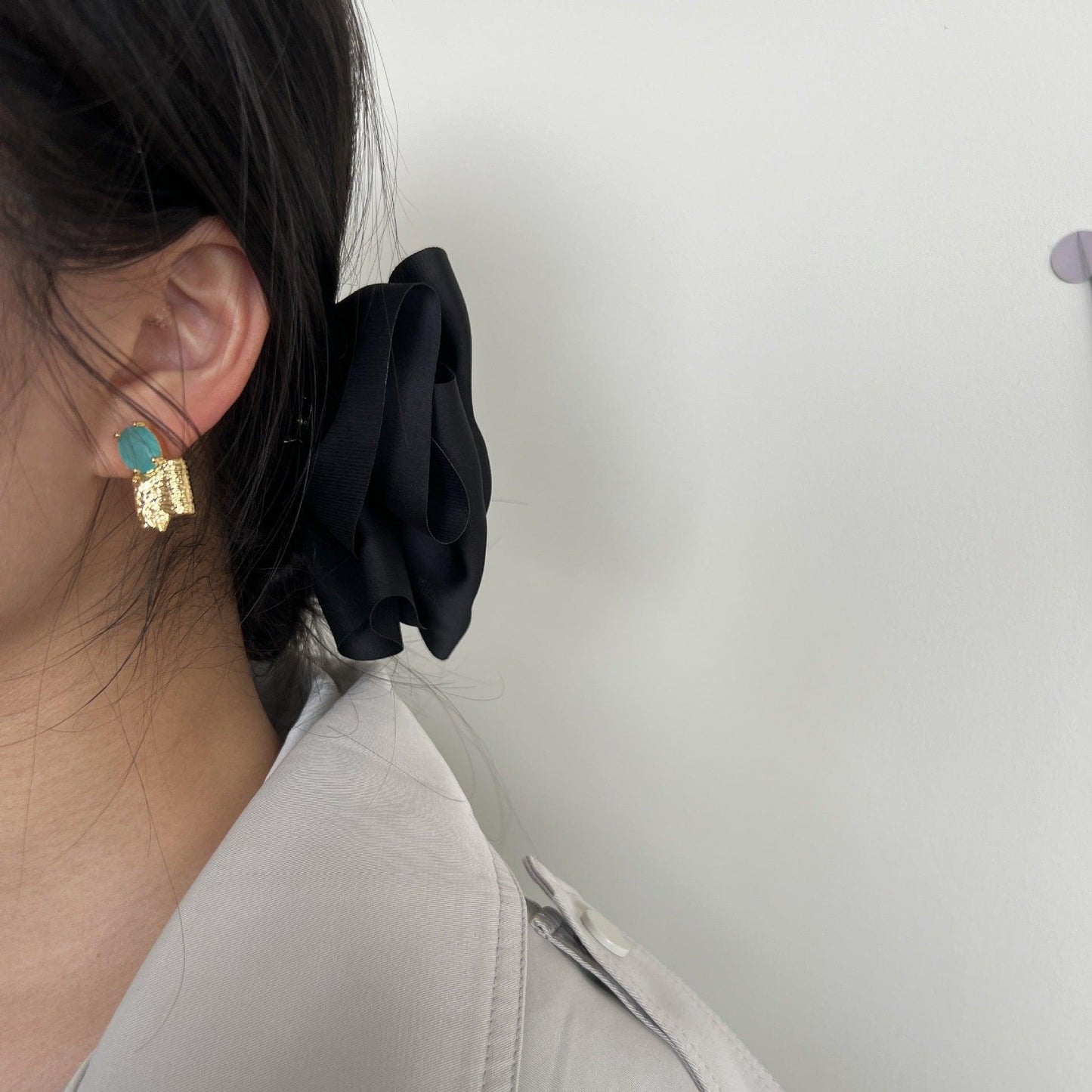 metal texture pleated earrings