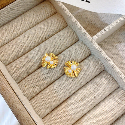 French Elegant Retro Baroque Niche Design Natural Pearl Asymmetrical Cold Sexy Wind Stud Earrings