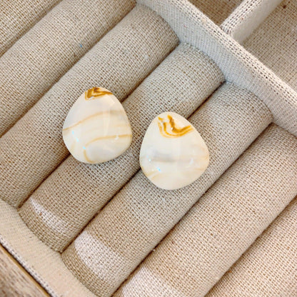 Amber special-shaped stud earrings