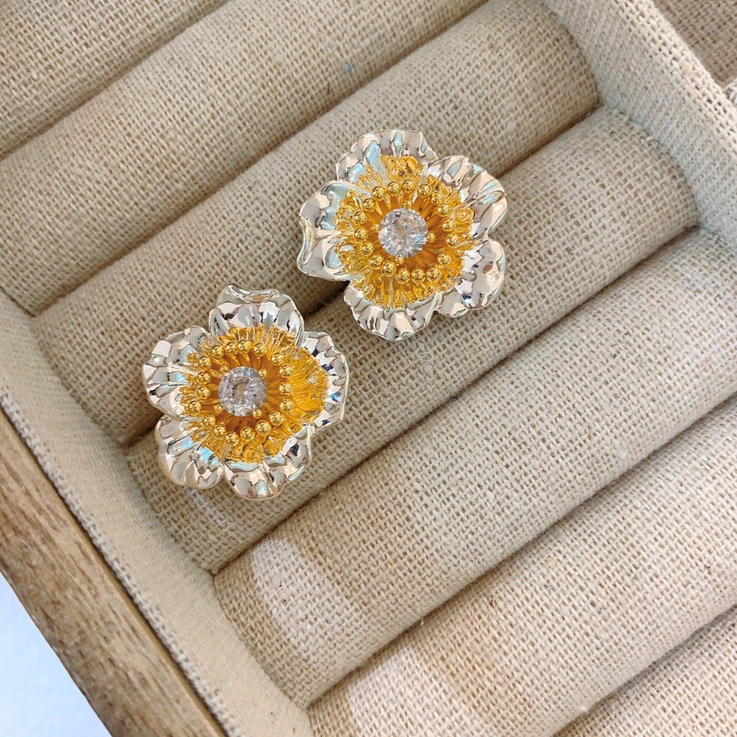 Mirror flower water moon retro French sunflower stud earrings