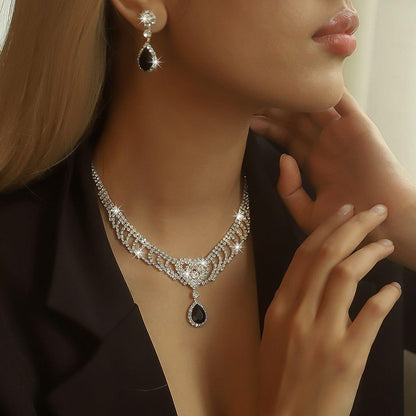 diamonds luxury necklace