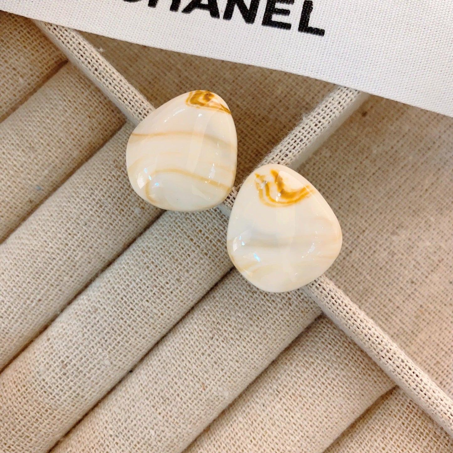 Amber special-shaped stud earrings