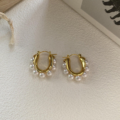 U-shaped pearl earrings