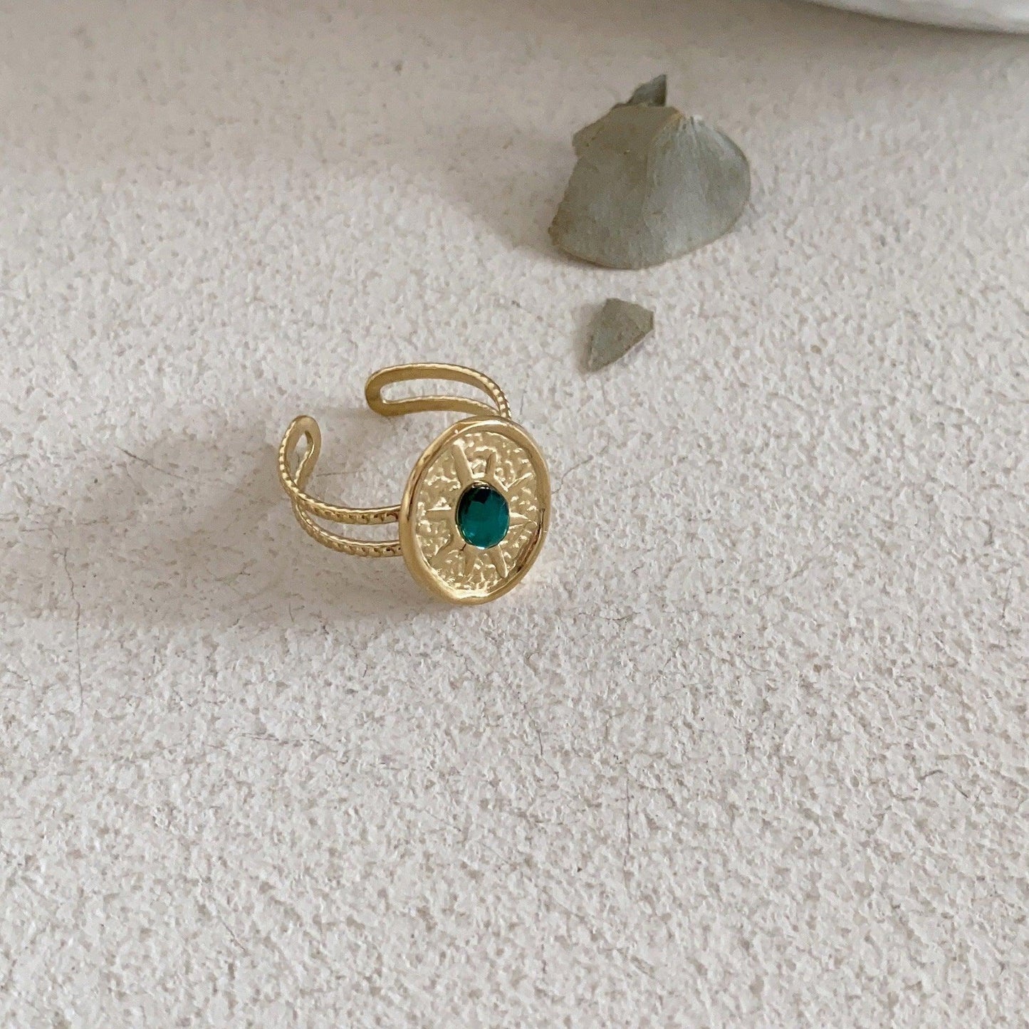 Hand brushed woven gold emerald split ring