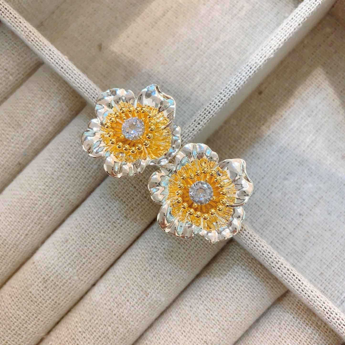 Mirror flower water moon retro French sunflower stud earrings