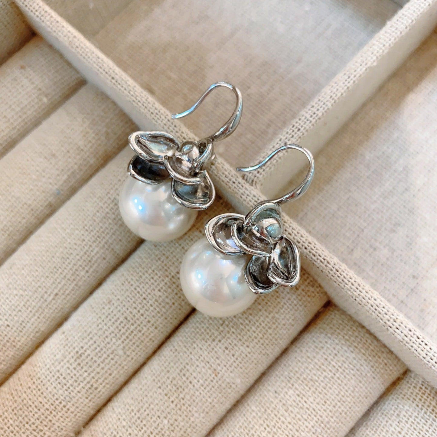 High-end earrings Women's pearl temperament Simple earrings