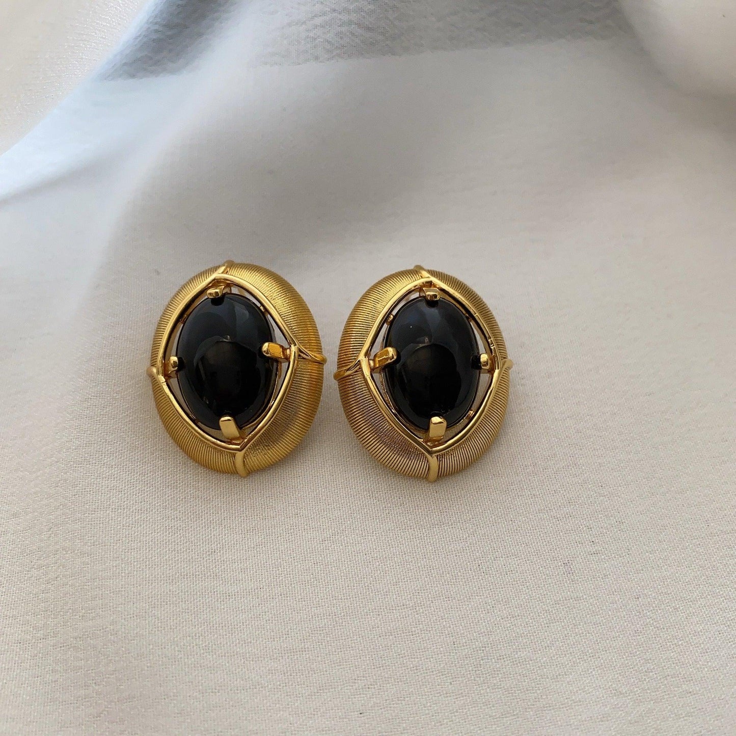 Reflow stud earrings court style retro earrings