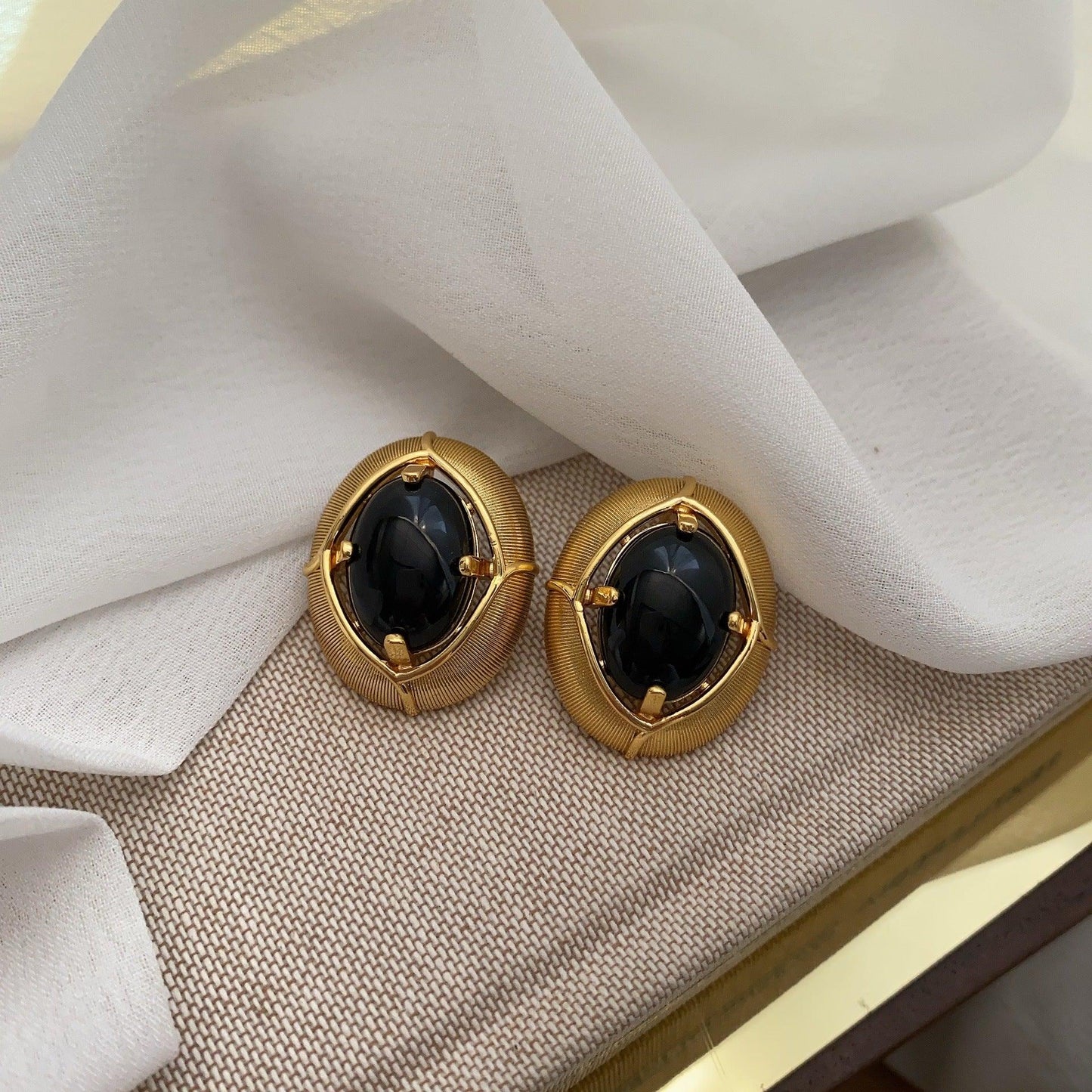 Reflow stud earrings court style retro earrings