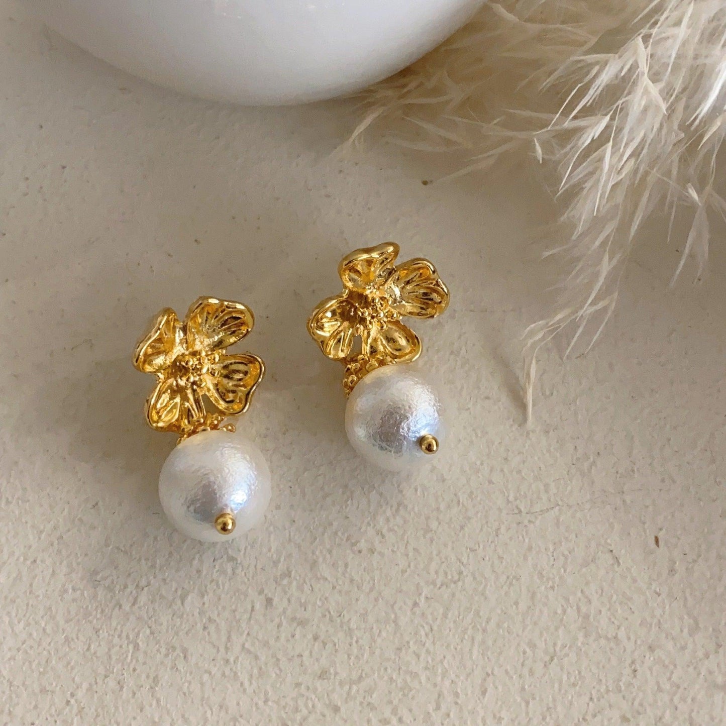 Texture pearl pendant metal flower earrings