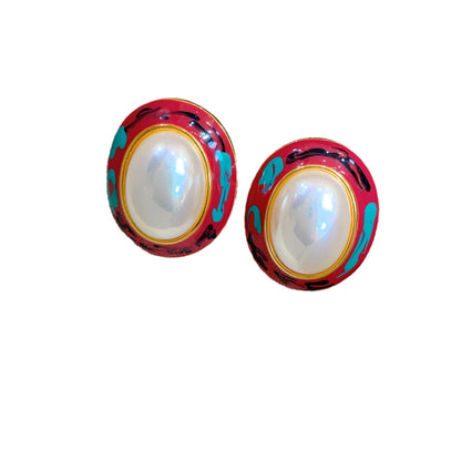 three-dimensional oval stud earrings