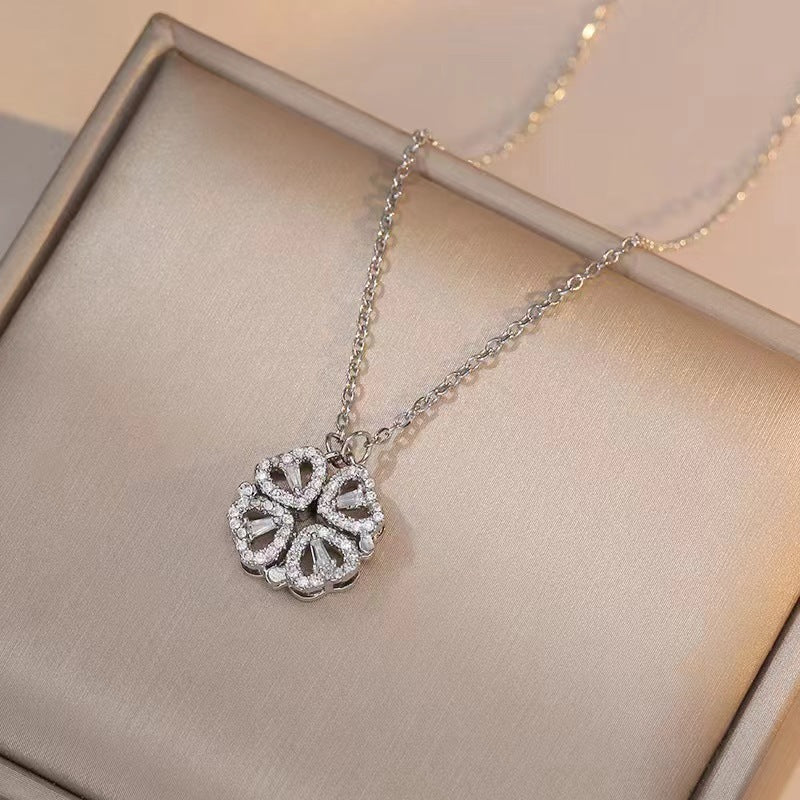 Four-leaf flower versatile necklace