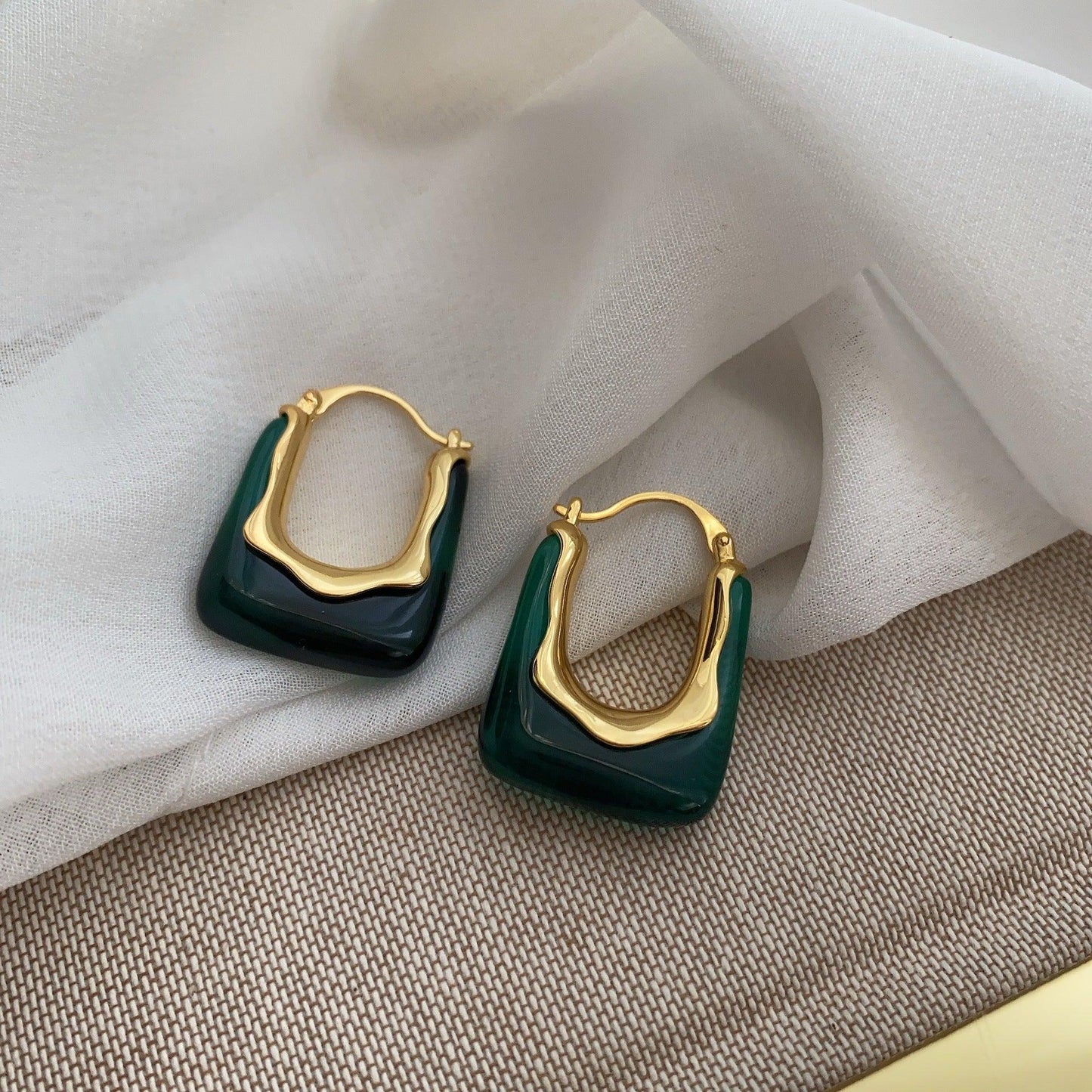 French retro hemming resin earrings