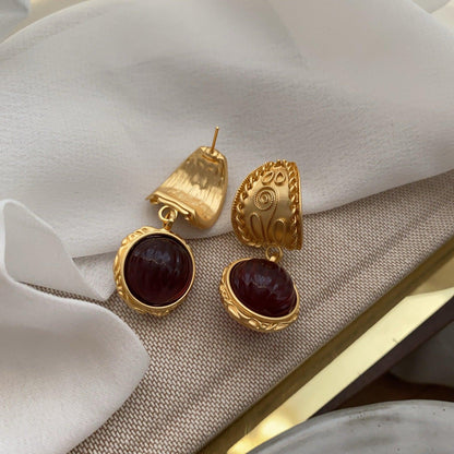 Vintage court stud earrings