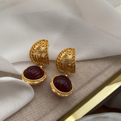 Vintage court stud earrings