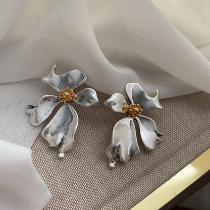 Silver flower stud earrings