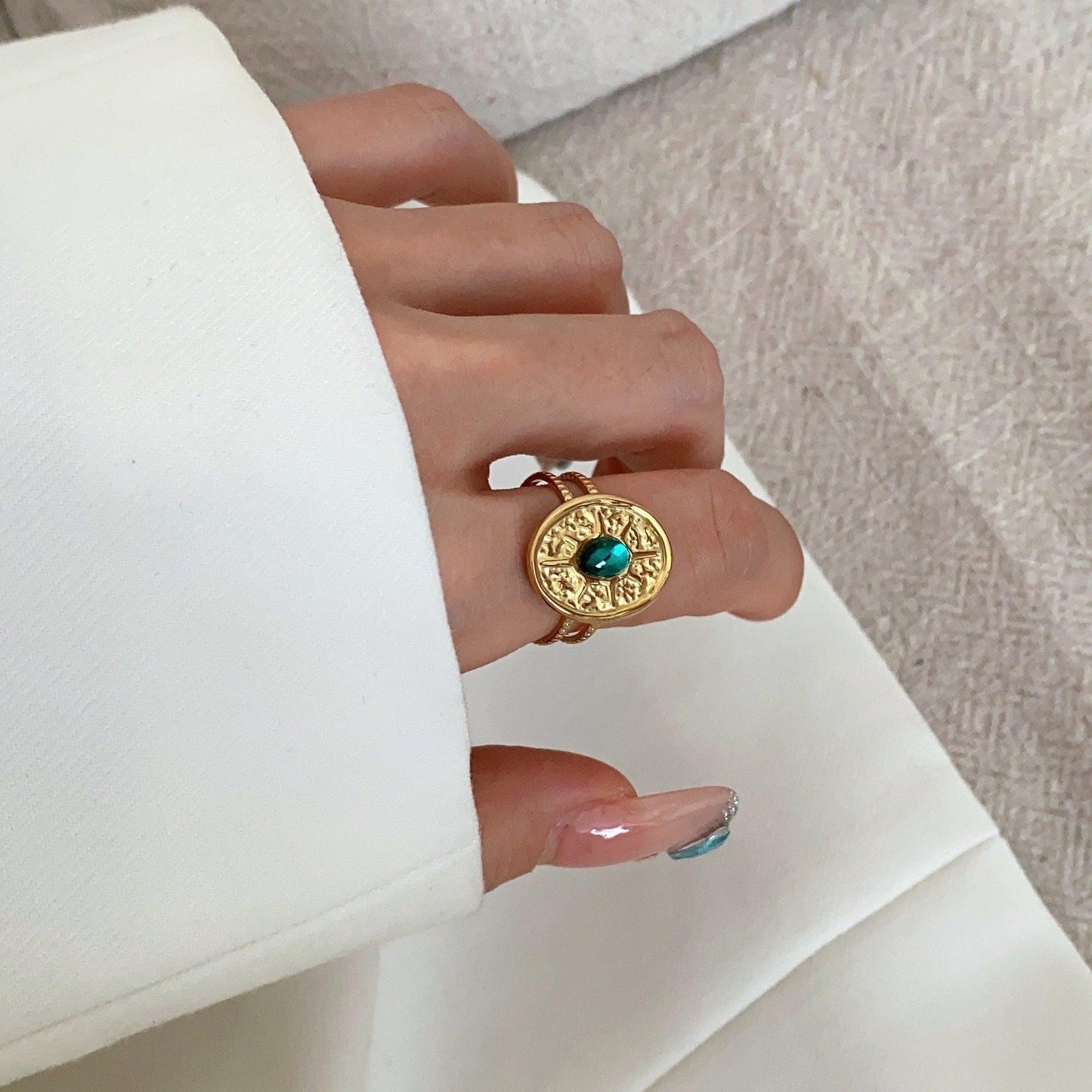 Hand brushed woven gold emerald split ring