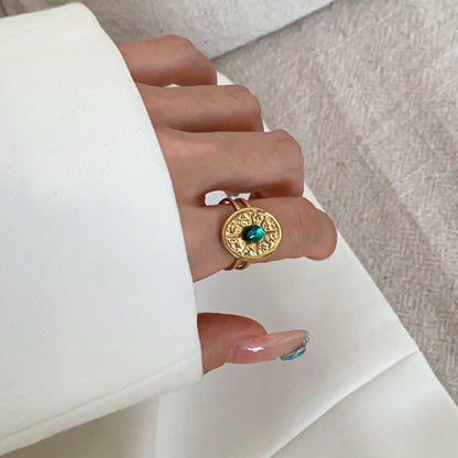 Hand brushed woven gold emerald split ring